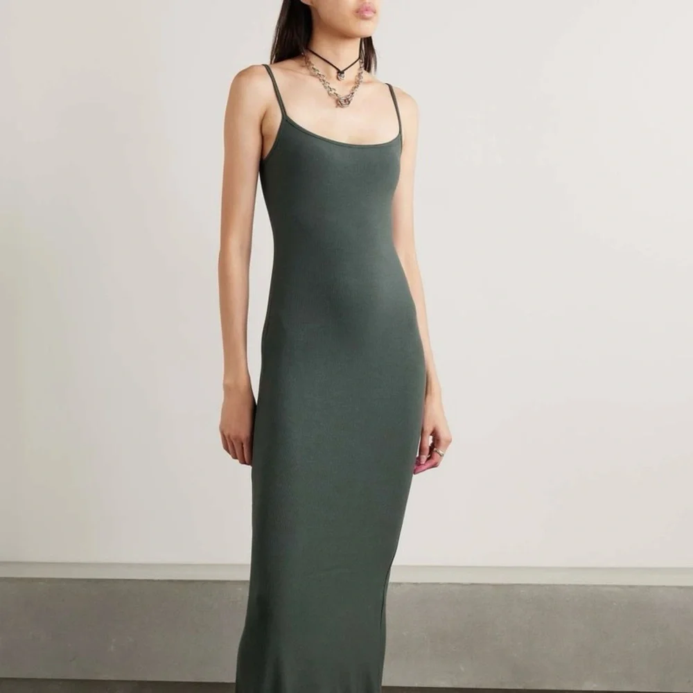 Emerald SKIMS Dress - Picture 1 of 3
